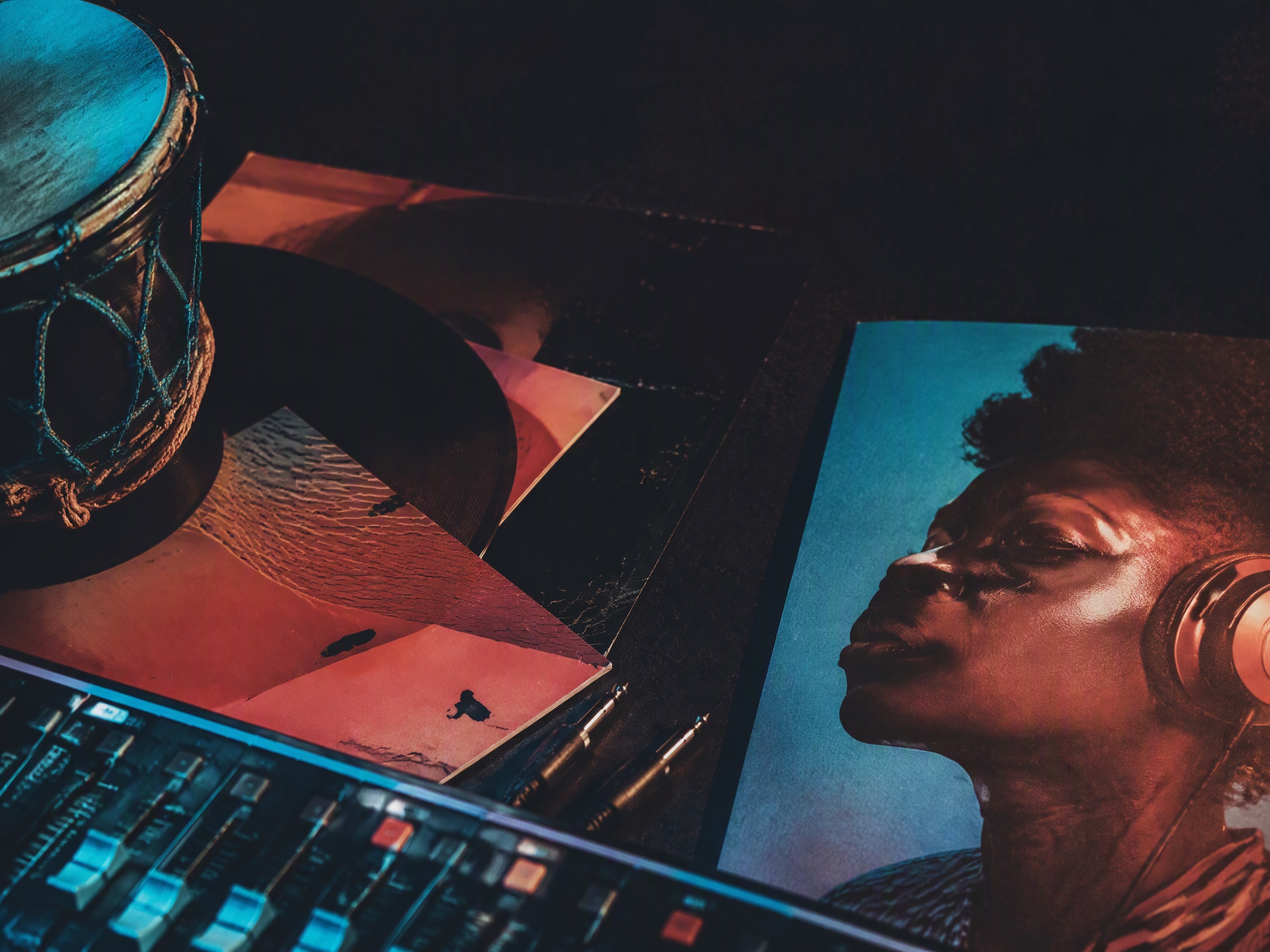 Close-up sound texture inspired by afrobeat music