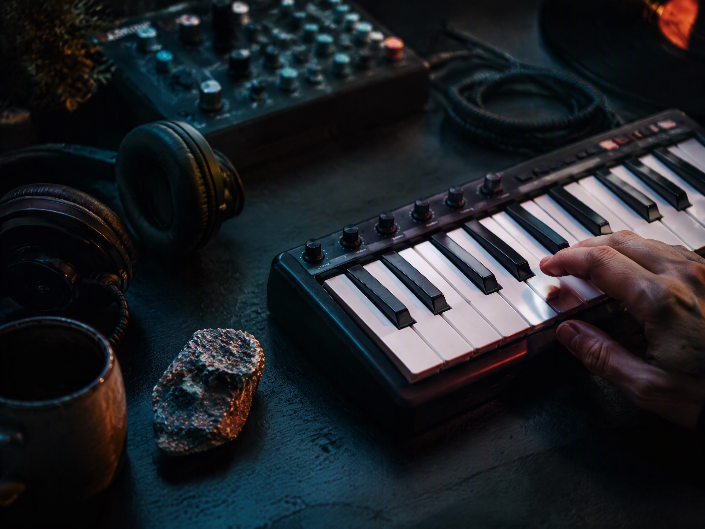 Close-up sound texture inspired by product demo music