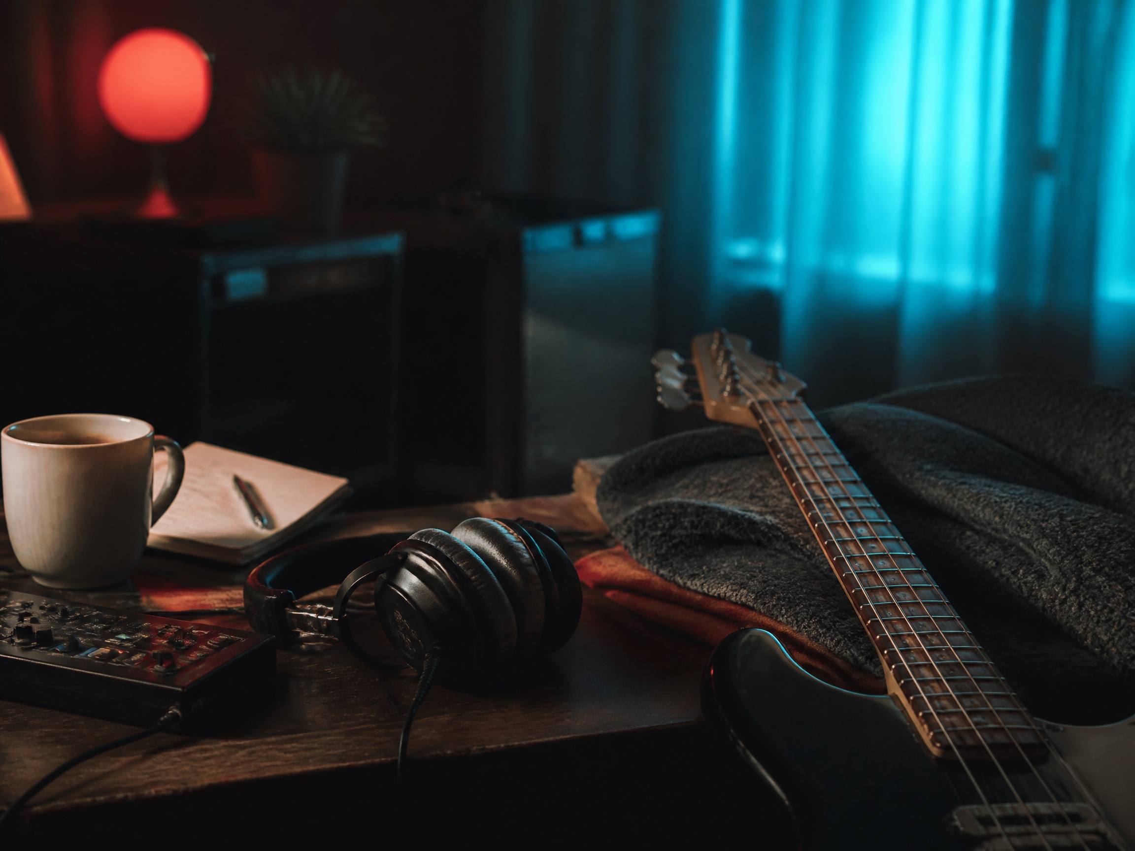 Close-up sound texture inspired by sleep music